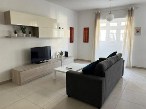 Superb 3BR apt close to seafront